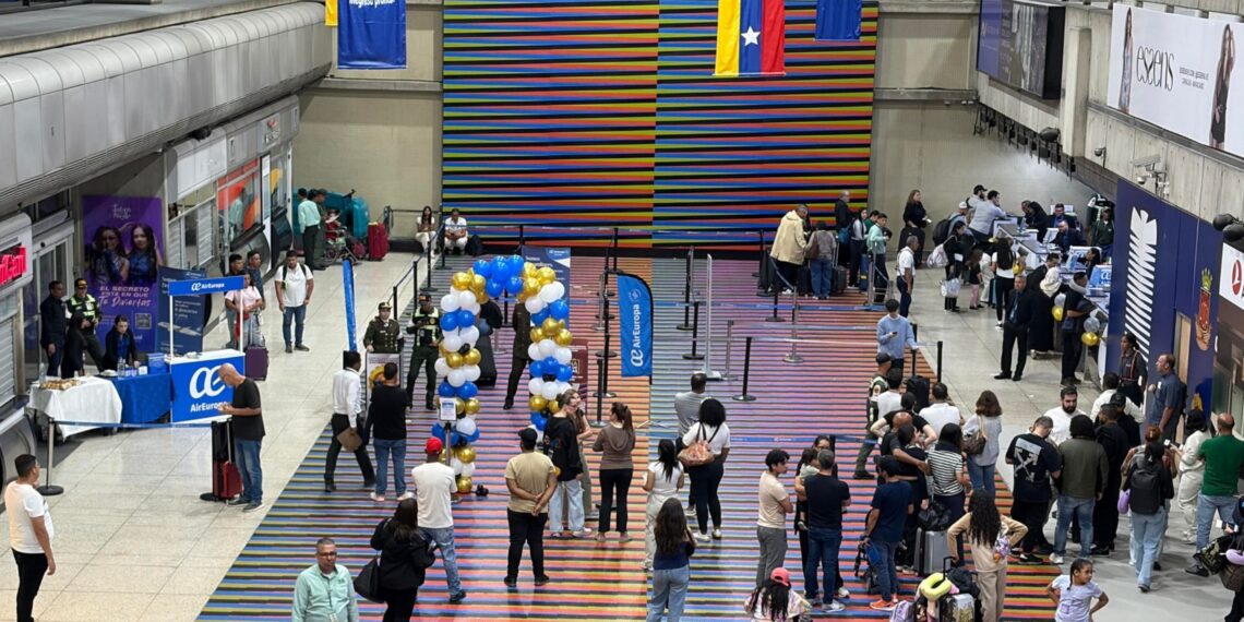 Aeropuerto de Caracas reanuda parcialmente sus operaciones comerciales tras los terremotos de junio