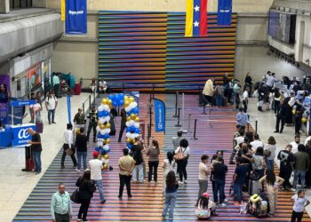 Aeropuerto de Caracas reanuda parcialmente sus operaciones comerciales tras los terremotos de junio