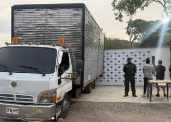 Incautan 2.000 cartuchos ocultos en camión de carga que cubría la ruta Bogotá-Riohacha