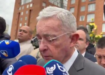 Álvaro Uribe reitera su inocencia antes de declarar ante la Fiscalía por masacres de El Aro y La Granja