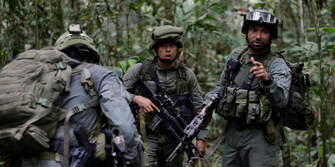 Medicina Legal confirma dos menores entre los 20 cuerpos identificados tras operativo militar en Guaviare