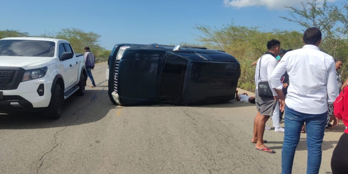 Varias personas resultaron heridas en accidente de tránsito en la vía Riohacha–Cuestecitas