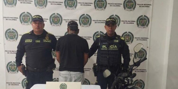 Capturan a una persona y recuperan motocicleta hurtada en Riohacha