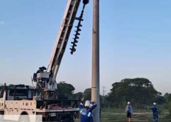Air-e Intervenida avanza en la recuperación de la red eléctrica tras vendaval en el sur de La Guajira