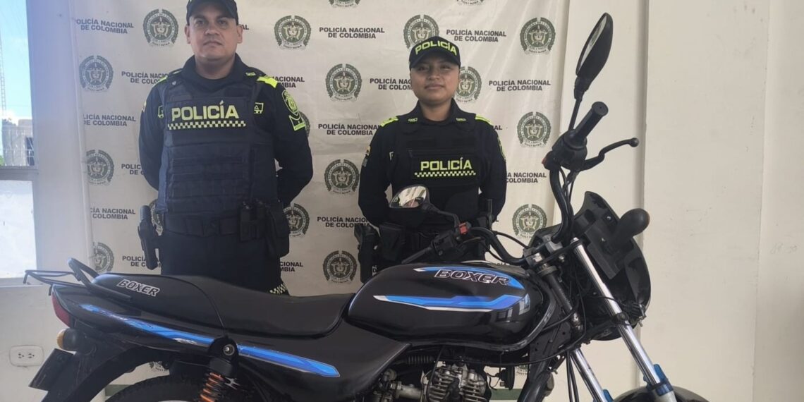 Recuperan motocicleta que figuraba como hurtada durante operativo policial en Villanueva