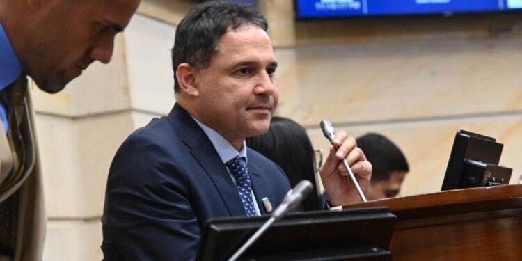 Presidente del Senado impugna fallo que ordenó excusas por acto religioso en posesión presidencial