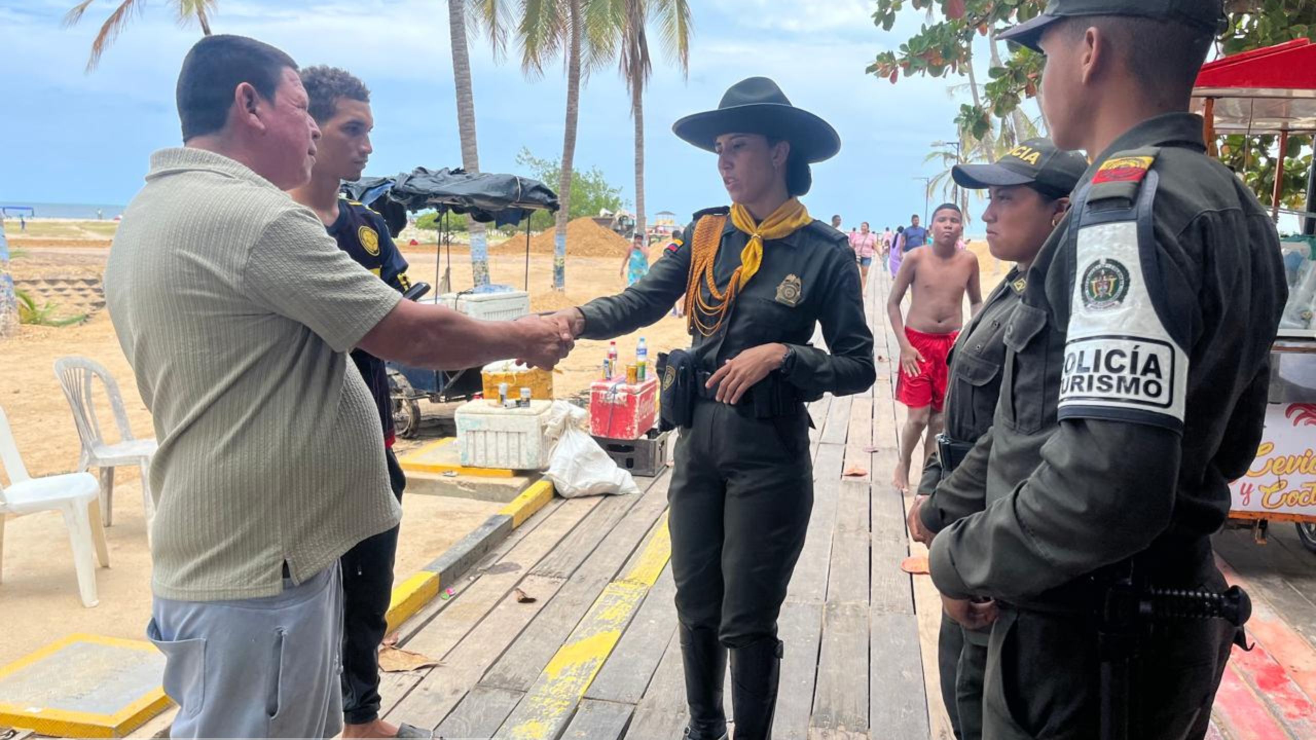 Reportan jornadas de sensibilización ambiental de la Policía en espacios turísticos de Riohacha